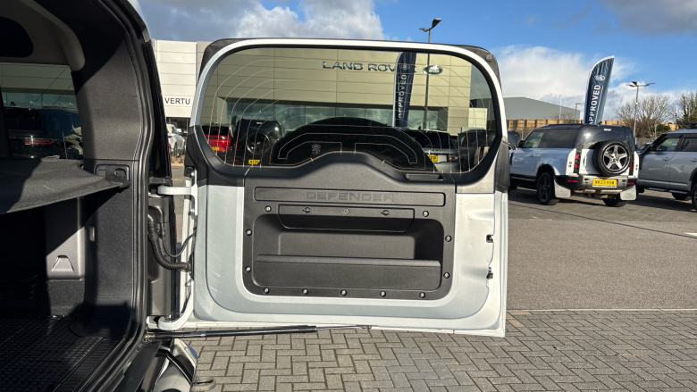 Land Rover Defender 3.0 D250 X-Dynamic S 110 5dr Auto Diesel Estate